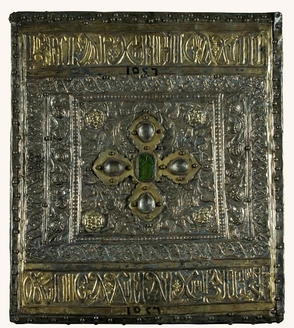 A jewelled casket covered in gold and silver, covered with dense patterns. At the top and bottom Coptic text is visible on two gold bands.