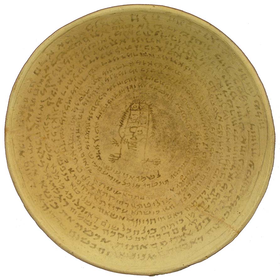A clay bowl viewed from the top. Aramaic script is written inside it in a spiral from outside to inside, and in the middle a simple human-shaped figure is drawn with lines.